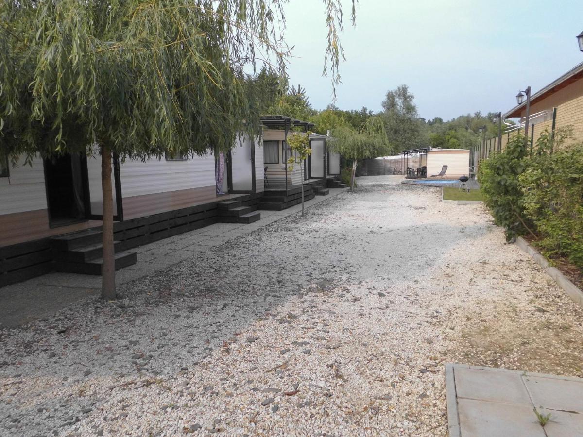 Kenge Apartmanok Balatonszárszó Esterno foto